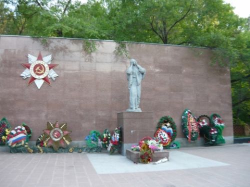 Памятник Скорбящая мать Памятник Скорбящая мать